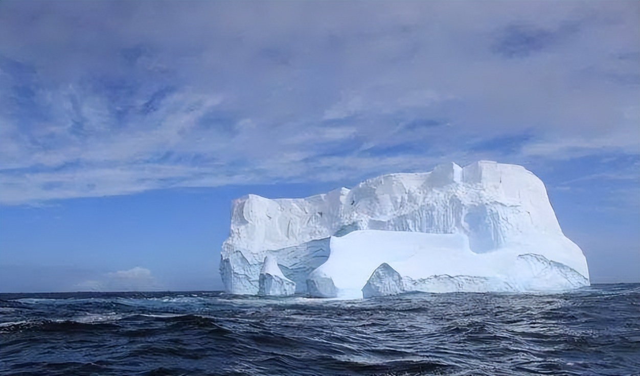陵蘭冰蓋是覆蓋世界最大島嶼格陵蘭島的冰蓋,也是世界第二大冰蓋 陵蘭冰蓋是覆蓋世界最大島嶼格陵蘭島的冰蓋,也是世界第二大冰蓋